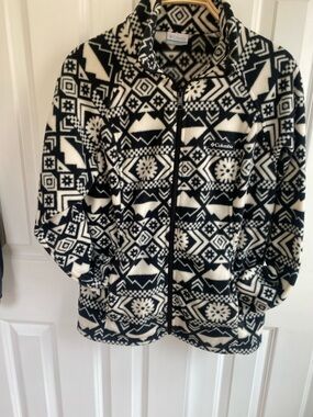 Columbia Black and White Geometric Fleece Jacket